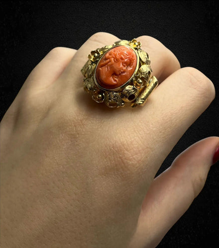 Bague 65 Bague de style baroque, avec camée corail 58 Facettes