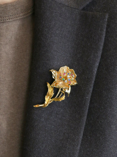 Broche Broche vintage fleur diamants rubis émeraudes saphirs 58 Facettes 1126.6