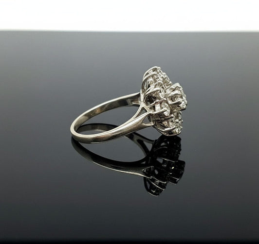 Bague Bague en or blanc sertie de diamants, époque lictueuse italienne 58 Facettes