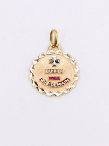 Pendentif Médaille amour Augis ronde Plus qu'hier moins que demain or jaune rubis 58 Facettes J511
