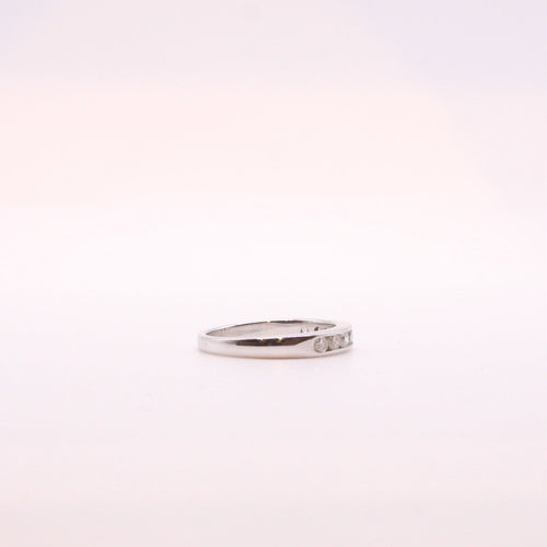 Bague Alliance demi-tour or blanc et diamants serti rail 58 Facettes