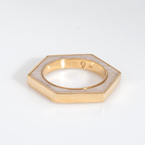 Bague 46 Bague hexagonale en or jaune incrustée d'onyx blanc 58 Facettes G13905