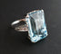 Bague 57 Bague sertie d'une Importante Aigue Marine épaulée de Diamants 58 Facettes