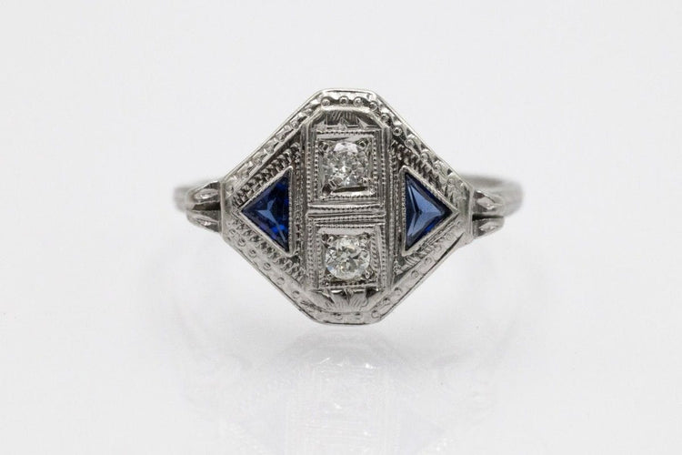 Bague Bague Art Déco avec diamants et saphirs synthétiques en or blanc 18k 58 Facettes 11594