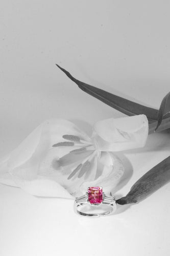 Bague 56 Teintes roses et platine : la beauté classique d'une bague de fiançailles vintage 58 Facettes 21162-0447