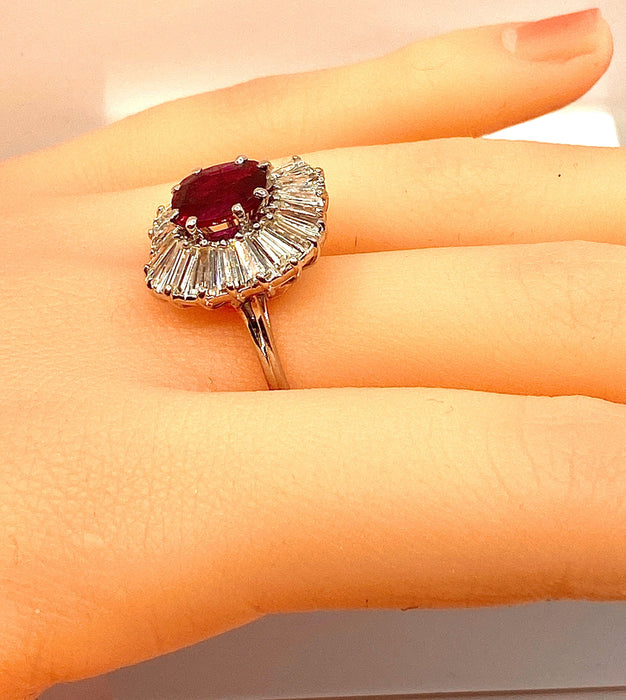 Bague 54 Bague or blanc, magnifique rubis 2,24 carats non chauffé et diamants 58 Facettes AB417