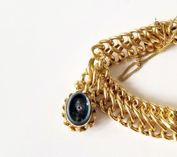 Bracelet Bracelet maille américaine or jaune 18 carats et breloques - 17 cms - 36.25 grs 58 Facettes