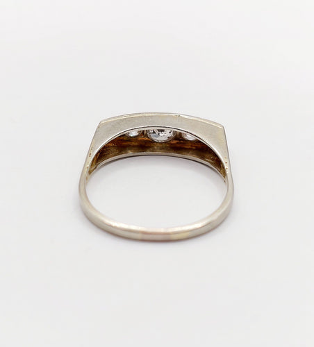 Bague jarretière Art déco en or blanc 18k et diamants taille ancienne 0,60 ct 58 Facettes A06451