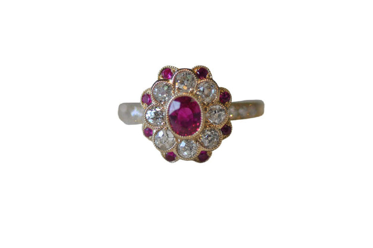 Bague 54 Yellow gold, ruby and diamond ring 58 Facettes