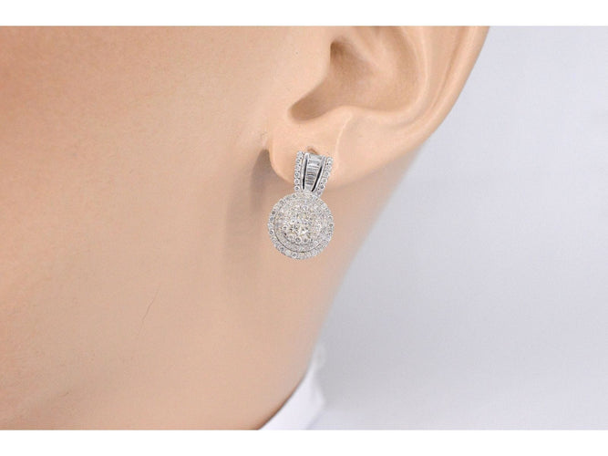 Boucles d'oreilles Boucles d'oreilles en or blanc avec diamants taille brillant 58 Facettes 2076