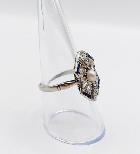 Bague marquise Art Déco Platine perle, diamants et saphirs calibrés (circa 1920) 58 Facettes A06226