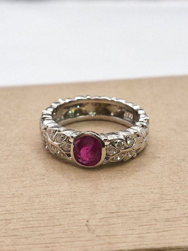 Bague solitaire rubis en or blanc 18kt et diamants