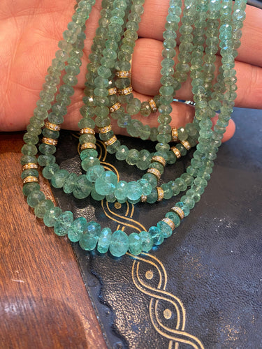 Collier 6 rangs de perles d'émeraudes 380 carats