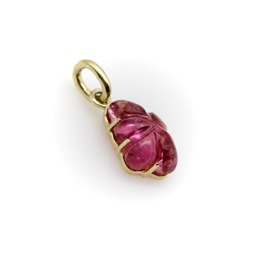 Pendentif Breloque fleur en tourmaline rose sculptée à la main, signée en or 14 carats 58 Facettes A2006X