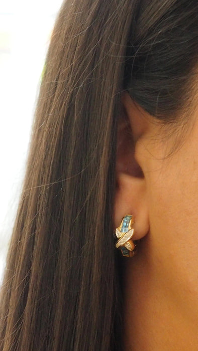 Boucles d'oreilles Boucles d'oreilles créoles or blanc Topaze bleue diamants 58 Facettes 28590