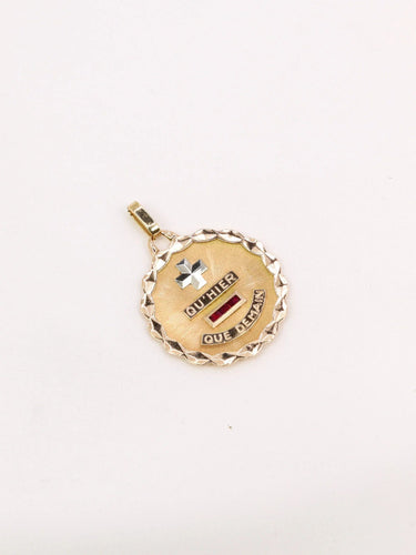 Pendentif AUGIS - Médaille amour ronde plus qu'hier moins que demain or jaune rubis 58 Facettes J472