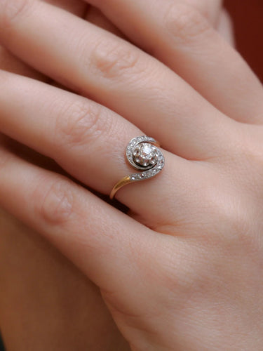 Bague 54 Bague tourbillon en or et diamant taille ancienne 58 Facettes J154