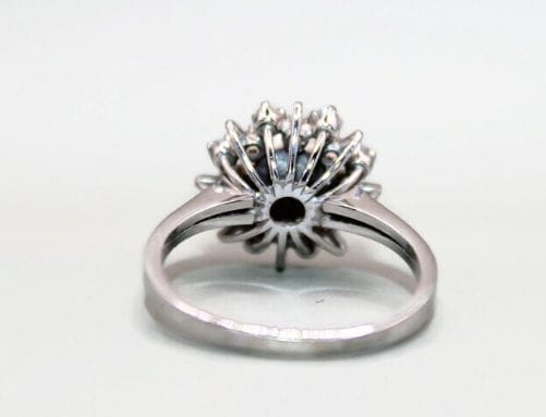 Bague 59 Bague marguerite or blanc, perle centrale, diamants 58 Facettes