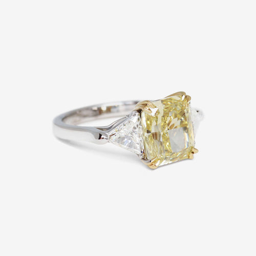 Bague Bague en diamant de forme radiante jaune fantaisie SI1 de 5,02 carats, GIA 58 Facettes 22612