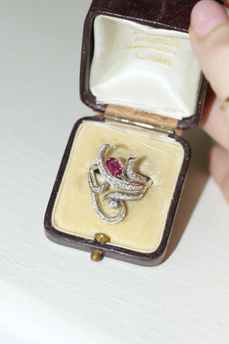 Bague 61 Bague Arabesque Rubis Birman et Diamants sur Or Blanc 58 Facettes