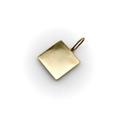 Pendentif Pendentif ou breloque carrée en or 14 carats, style égyptien, ornée d'hiéroglyphes, en forme de lingot. 58 Facettes