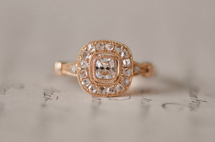 Bague Antique cushion diamond ring 58 Facettes