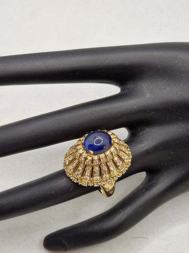 Bague vintage style trombino avec diamants saphir cabochon en or jaune 18 carats