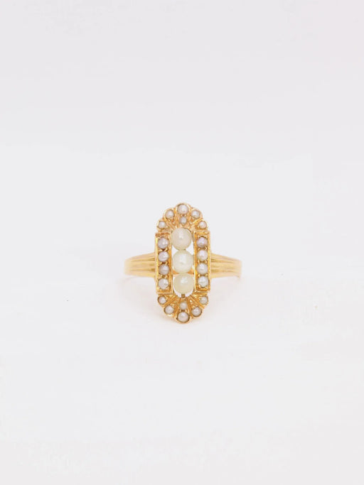 Ring 54 Old ring in gold and fine pearls 58 Facettes J308