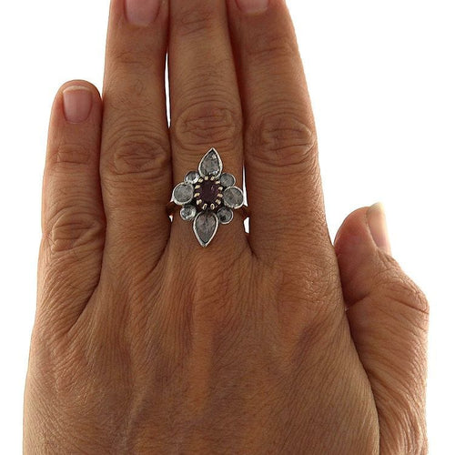 Bague 56 Bague en or jaune et argent ornée de roses en diamants et d'un rubis central 58 Facettes G3858