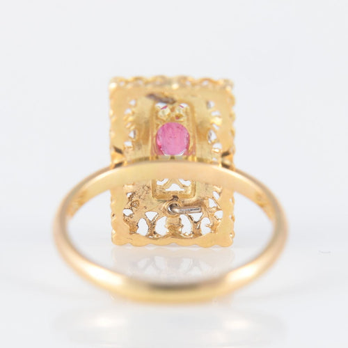 Bague 50 Bague or jaune, rubis, motifs "arabesques" 58 Facettes