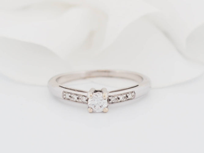 Bague 50 Bague solitaire Mauboussin Sel de ma vie en or blanc et diamant 58 Facettes 31102