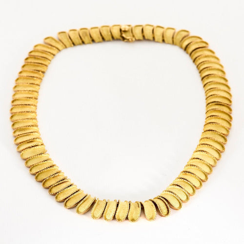 Collier Collier de passementerie en or jaune guilloché et ciselé 58 Facettes SQU3311