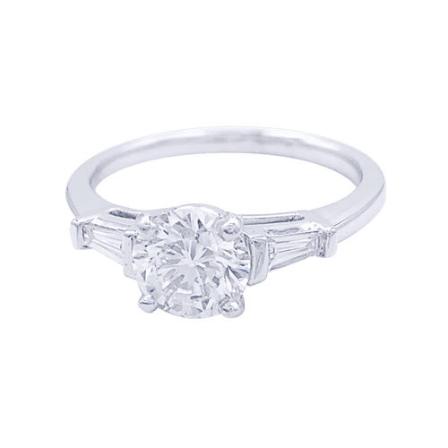 Bague 53 Bague solitaire accompagné de diamants baguette. 58 Facettes 32529