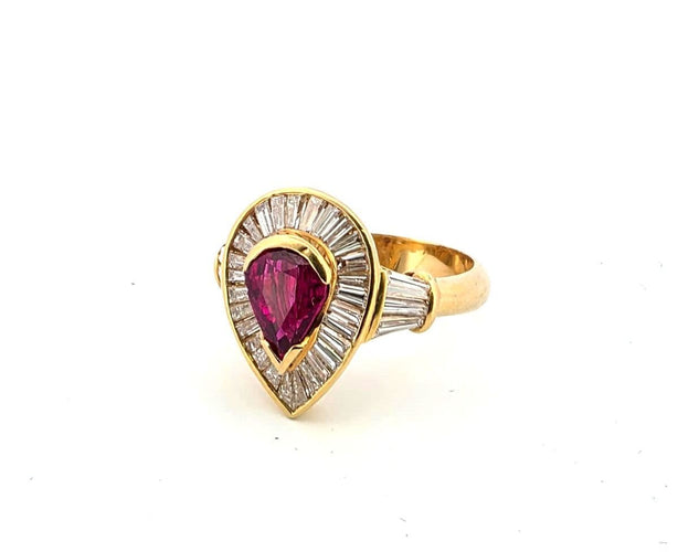 Bague 53 Bague en or jaune avec rubis et diamants 58 Facettes