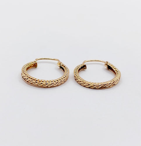 Boucles d'oreilles Créoles style Art Déco or rose finement travaillées (circa 1970) 58 Facettes A06262