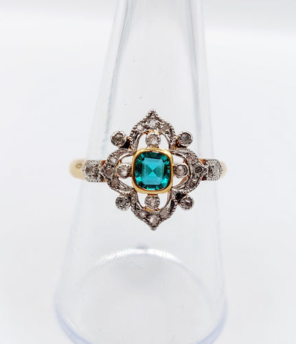 Bague 59.5 Epner - Bague marquise en or 18k et platine, pierre verte et diamants 58 Facettes A06589