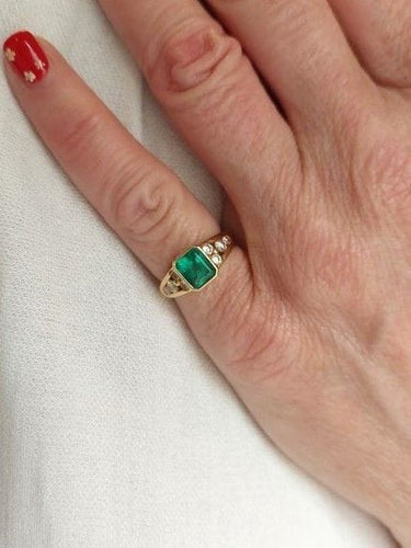 Bague BAGUE MODERNE ÉMERAUDE ET DIAMANTS 58 Facettes 088051