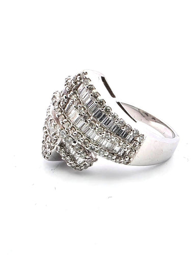 Bague 54 Bague en or blanc avec diamants 58 Facettes