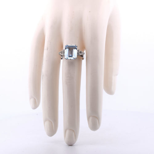 Bague 56 Bague Art Déco en or blanc avec aigue-marine et diamants 58 Facettes