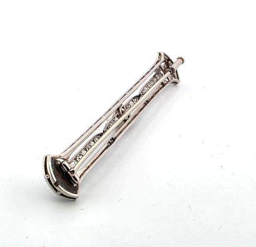 Broche Broche Art Déco des années 1920 en platine, ornée de diamants et d'une perle centrale 58 Facettes