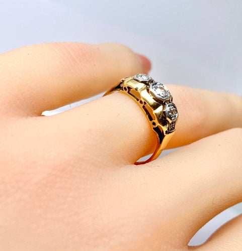 Bague 51 Bague en or jaune 18 carats ornée de 3 diamants 58 Facettes AB545