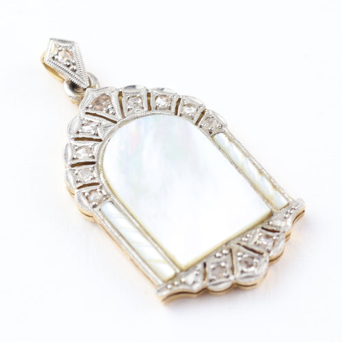 Pendentif Pendentif ancien en or jaune 18 carats avec diamants taille rose et nacre 58 Facettes 133010