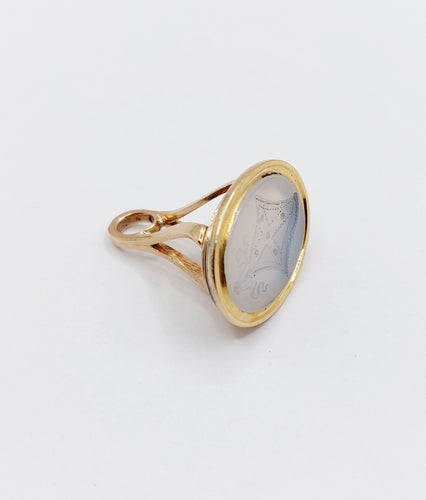 Pendentif sceau antique en or rose 14k et agate blanche