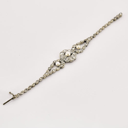 Bracelet Bracelet en or blanc, perles et diamants 58 Facettes LJ31