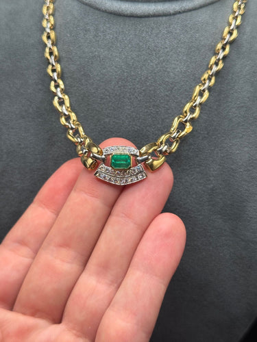 Collier Collier ras-de-cou en or jaune et blanc des années 1980, orné d'émeraudes et de diamants 58 Facettes