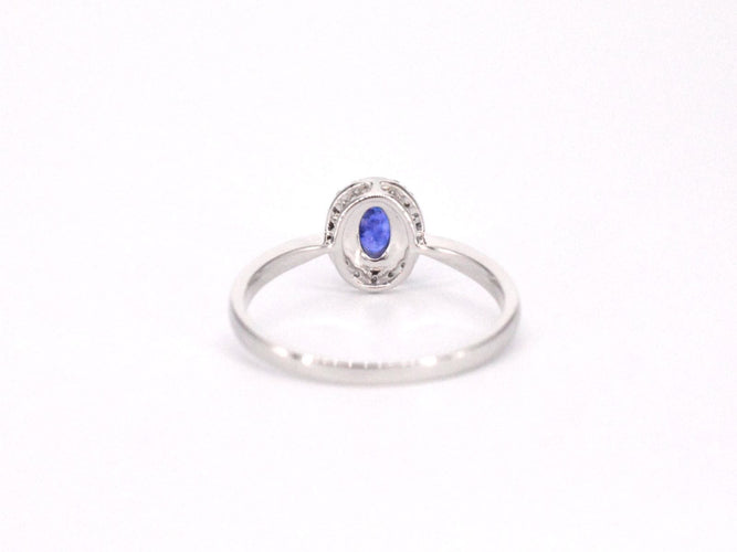 Bague 54 Bague entourage en or blanc avec diamants et saphir 58 Facettes 2010