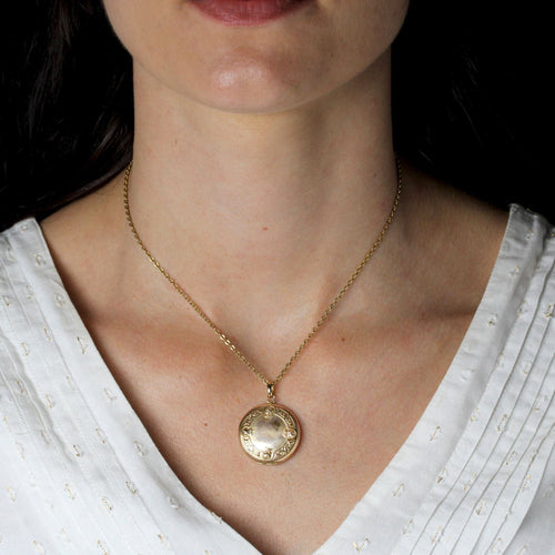 Pendentif Médaillon ancien en or rose ciselée 58 Facettes 25-101