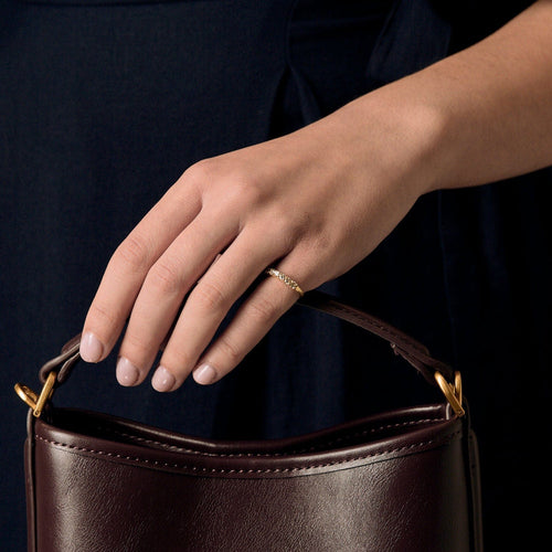 Alliance en or jaune et diamants