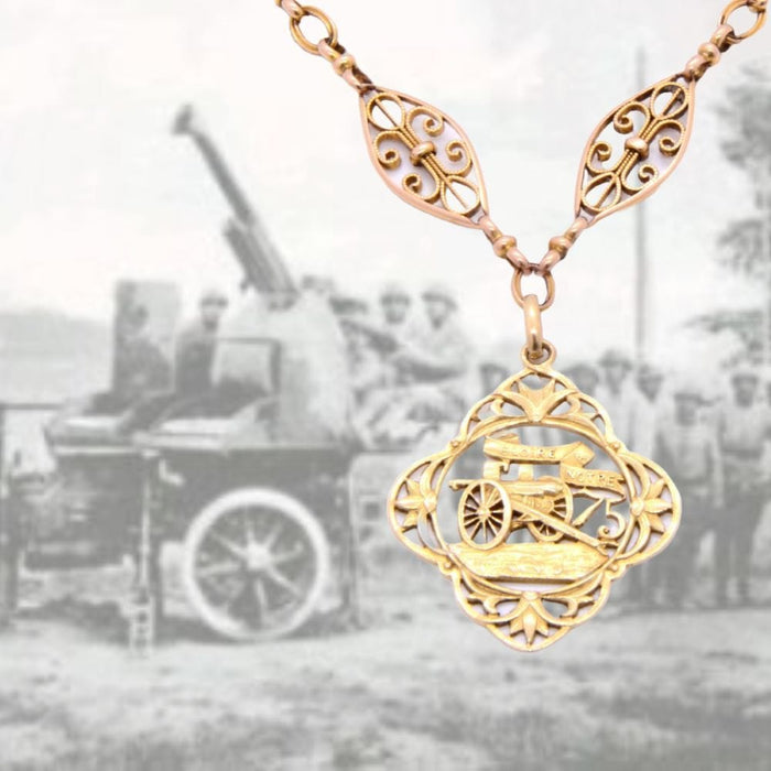 Collier Collier filigrane patriotique et médaille 1ère Guerre Mondiale, or rose 58 Facettes 138