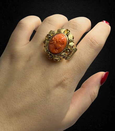 Bague 65 Bague de style baroque, avec camée corail 58 Facettes